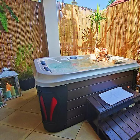 Oskar W Jastrzebiej Gorze Z Jacuzzi I Saunami ベッド・アンド・ブレックファスト Jastrzębia Góra