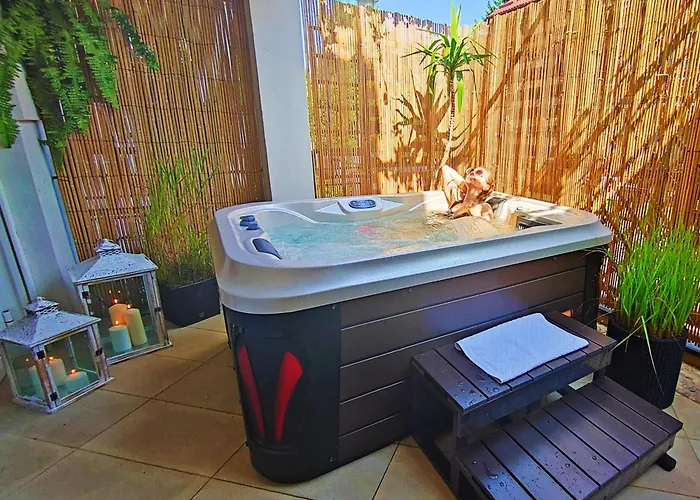 Oskar W Jastrzebiej Gorze Z Jacuzzi I Saunami Bed & Breakfast Jastrzębia Góra